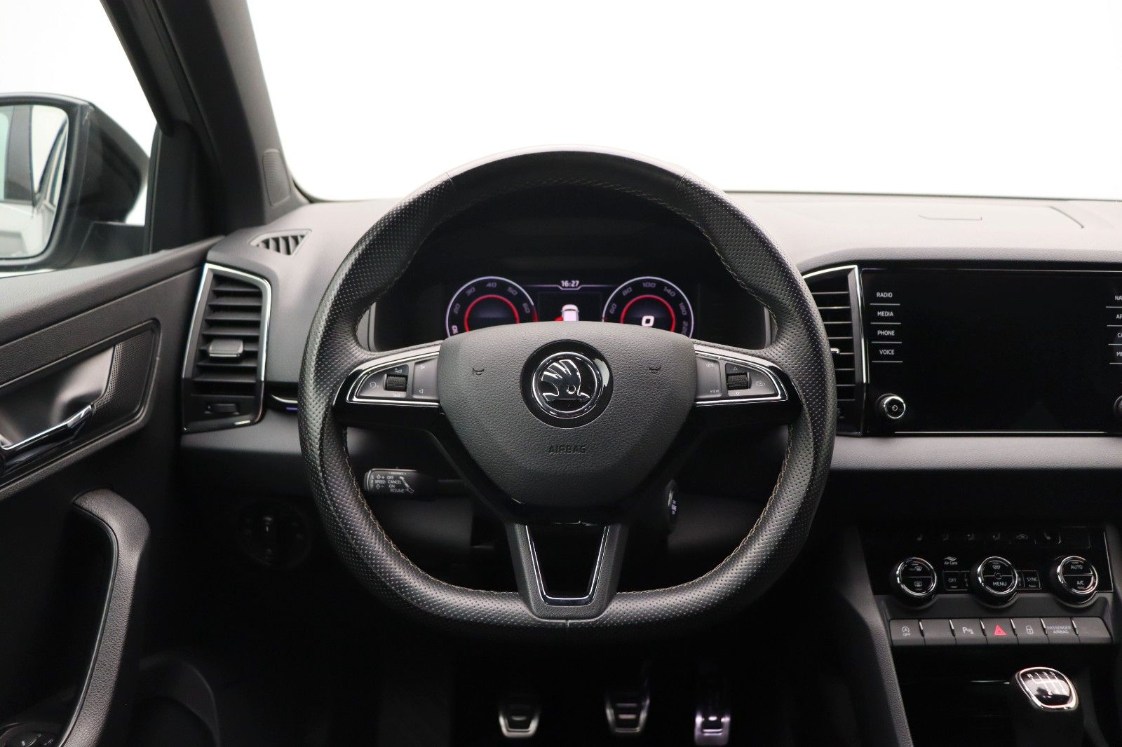 Fahrzeugabbildung SKODA Karoq 1.5 Ambition Sports-Line LED NAVI ACC