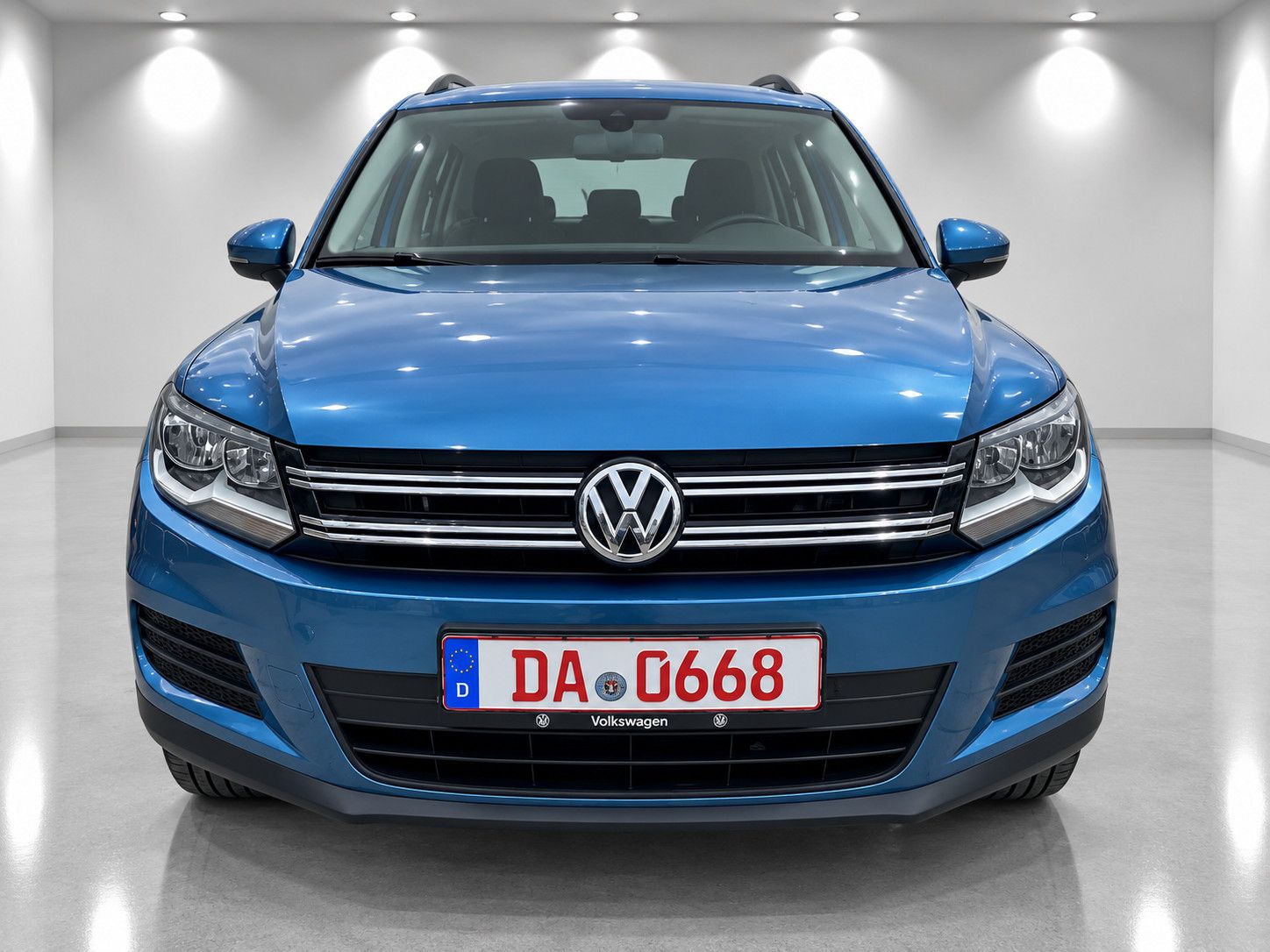 Volkswagen Tiguan - 1