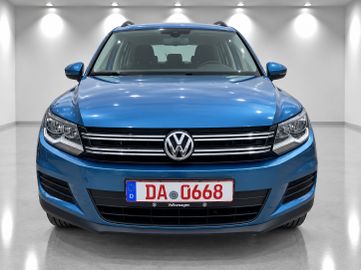 Volkswagen Tiguan - 1