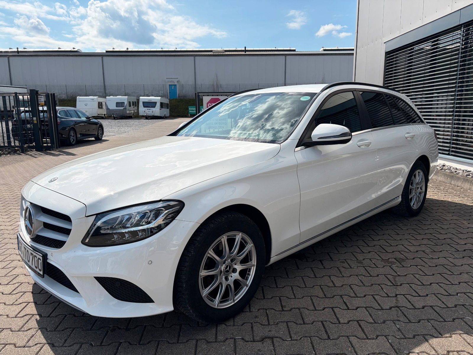 Fahrzeugabbildung Mercedes-Benz C 180 T d Bussiness Plus Navi Autom.
