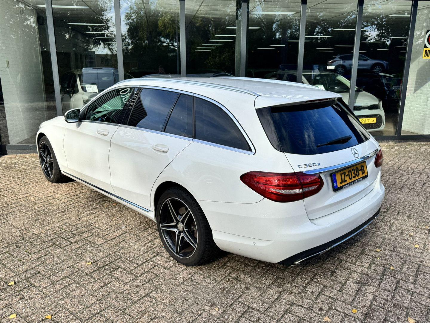 Mercedes-Benz C350 2015 — photo 10