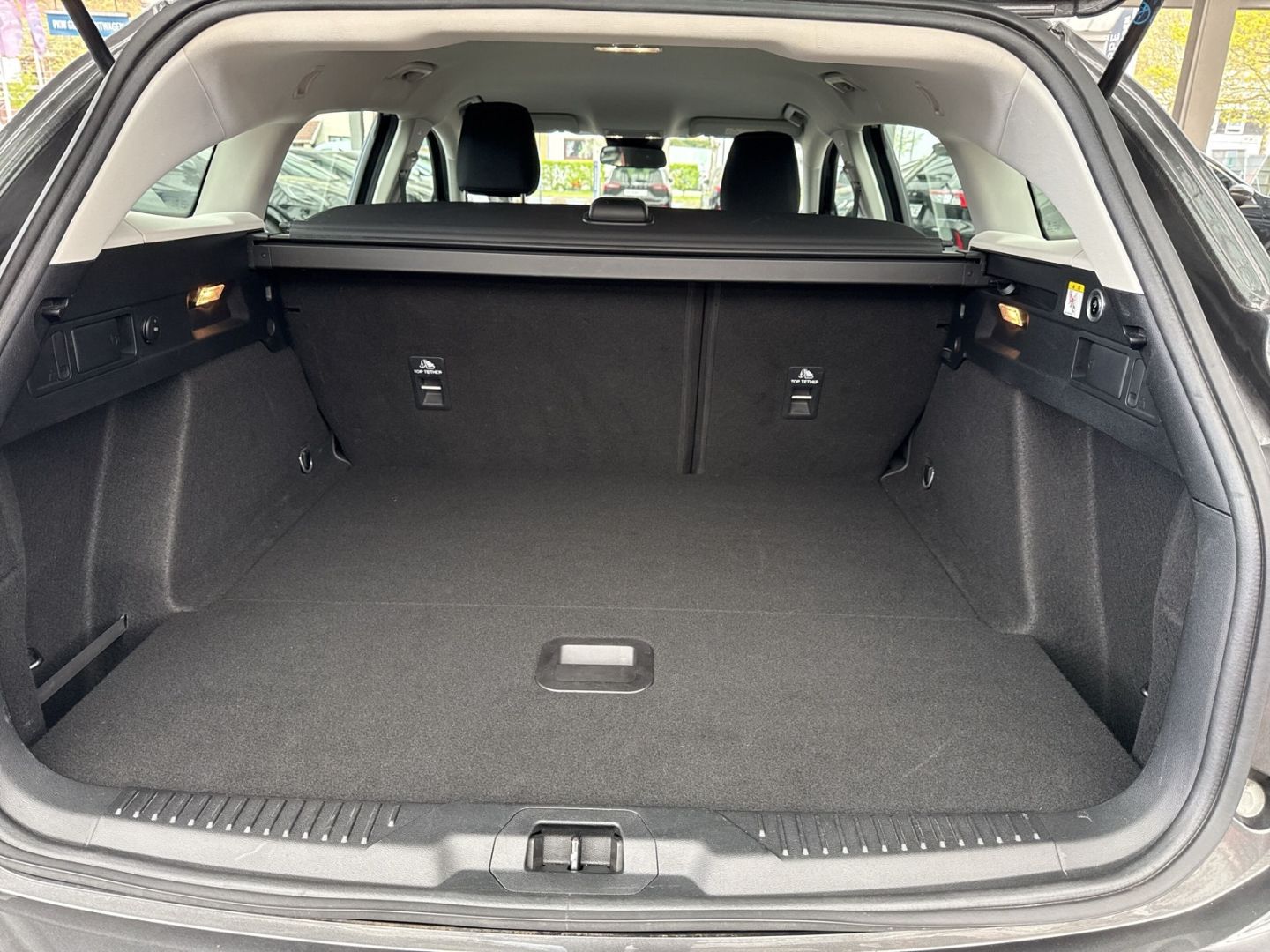 Fahrzeugabbildung Ford Focus Turnier Cool & Connect Winterpaket AHK sch