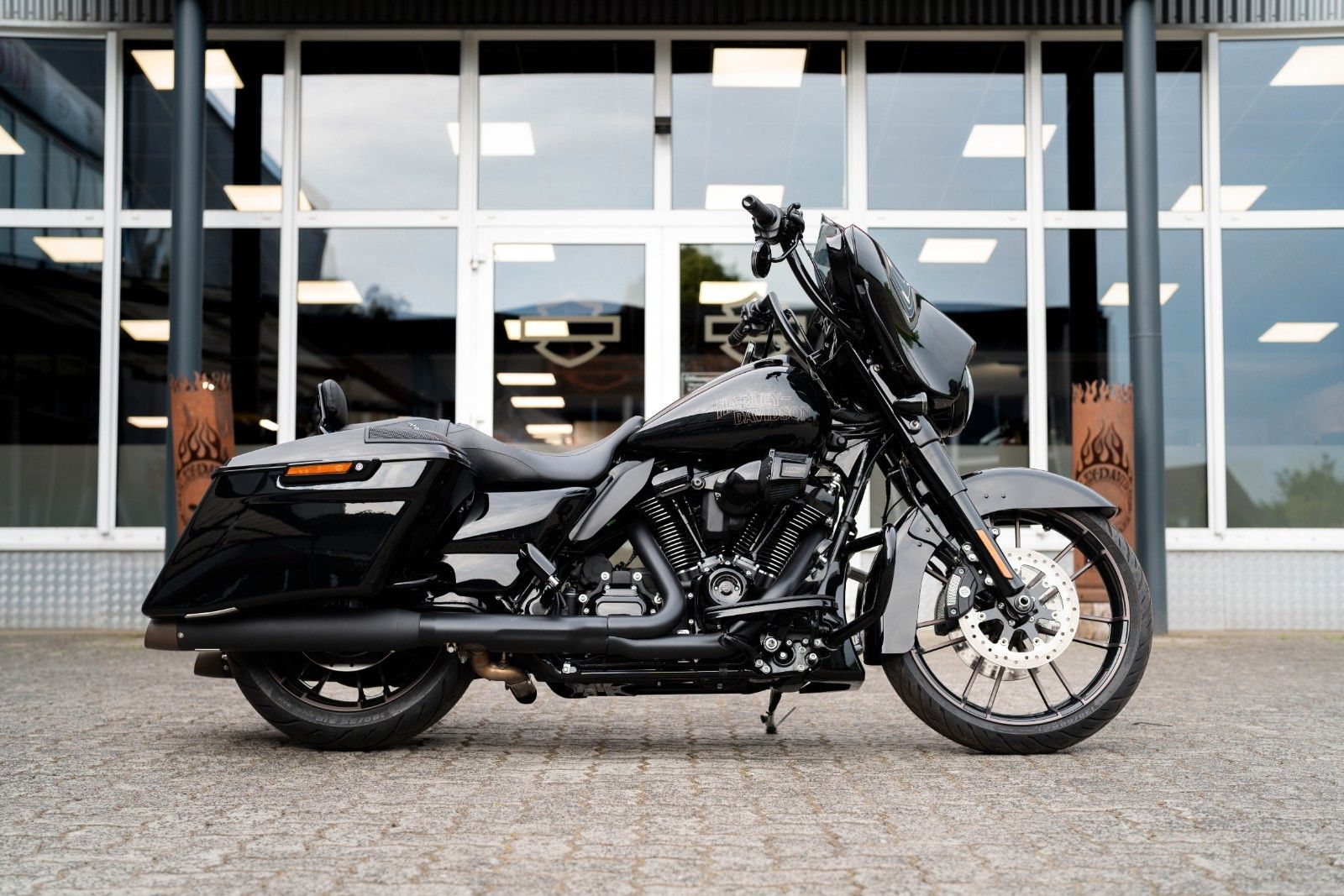Fahrzeugabbildung Harley-Davidson FLHXST STREET GLIDE ST 117 -Kesstech-