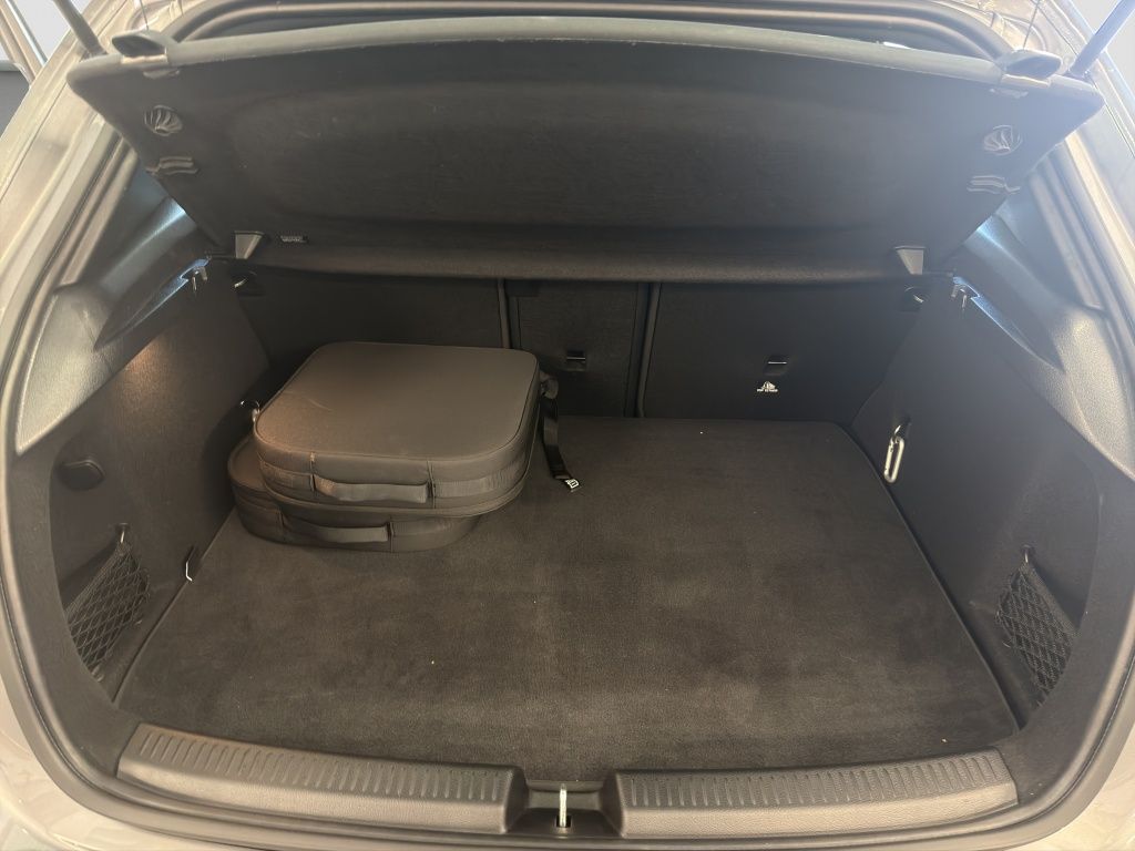 Fahrzeugabbildung Mercedes-Benz A 250 e Kompaktlimousine mit EQ Hybrid Technolog