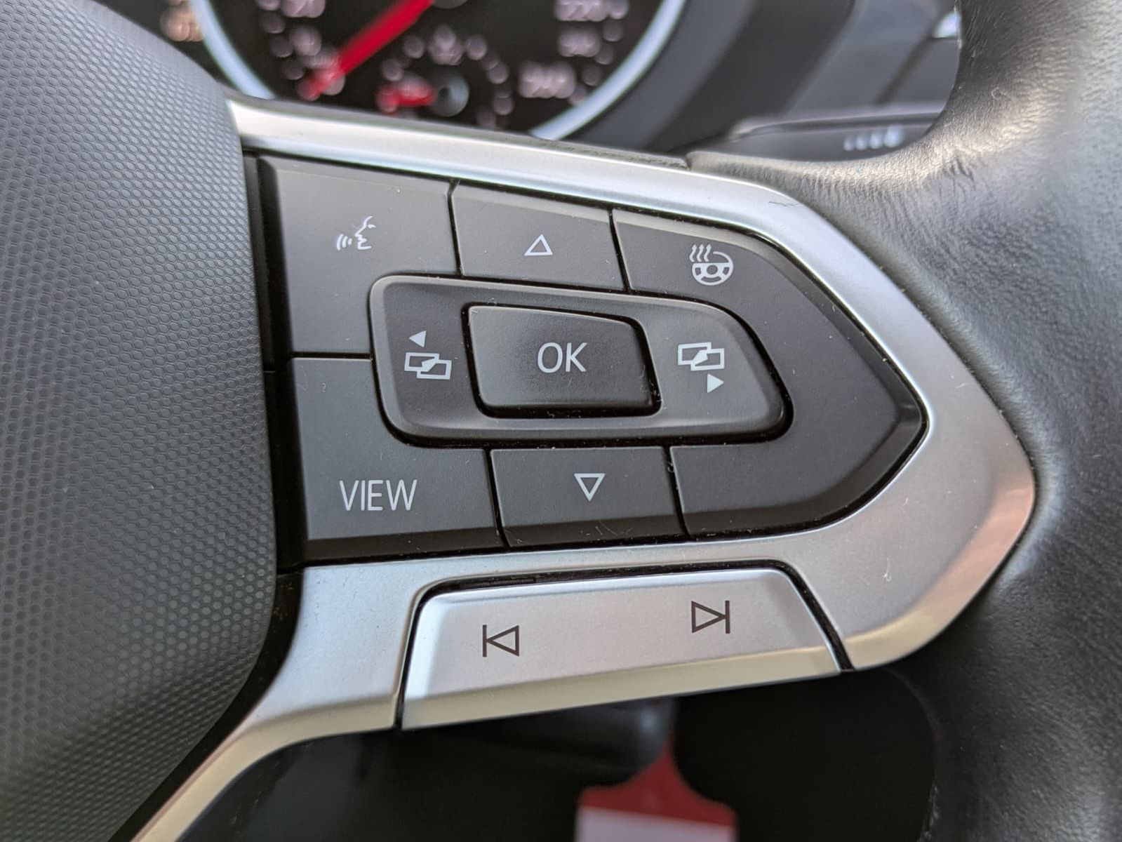 Fahrzeugabbildung Volkswagen Tiguan 2.0 TDI Life LED*AHK*ACC*SHZ*NAVI*APP