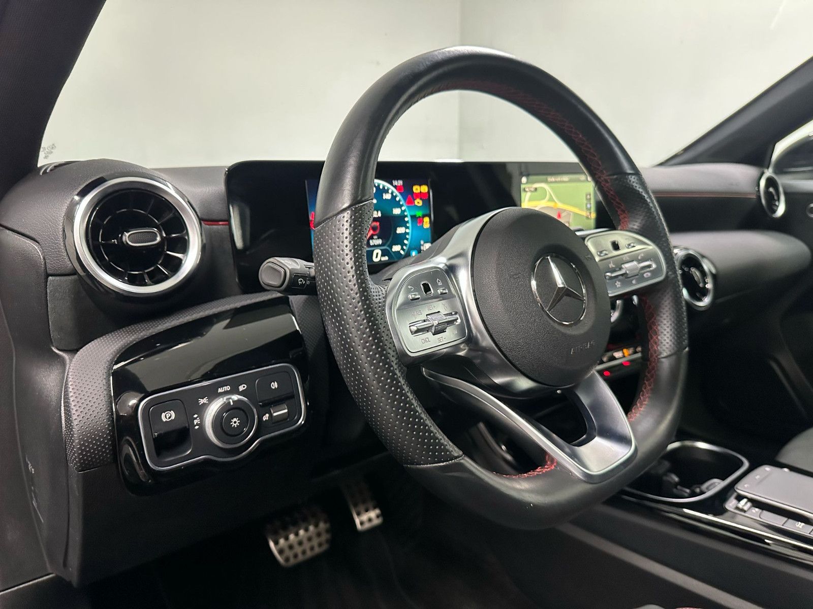 Fahrzeugabbildung Mercedes-Benz A 250 4MATIC AMG*KAMERA*PANO*SPUR*SH*TEMPO*19"