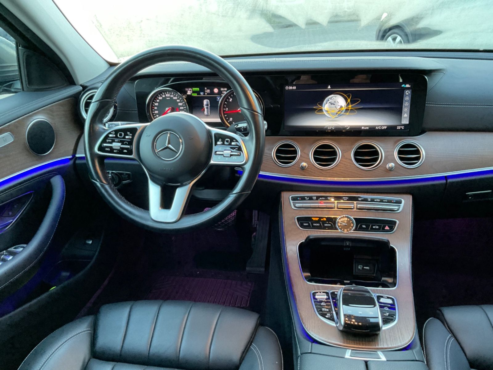 Fahrzeugabbildung Mercedes-Benz E 300 de T Autom,AMG,LED,Distronic,Kamera