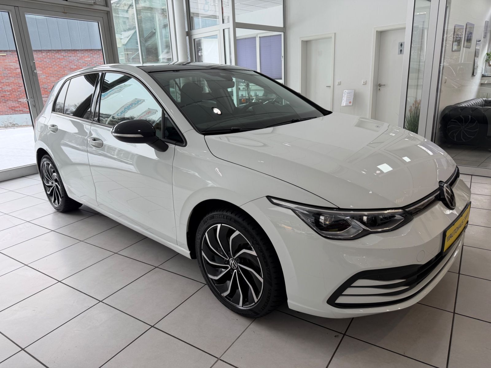 Fahrzeugabbildung Volkswagen Golf VIII Lim. United eTSI