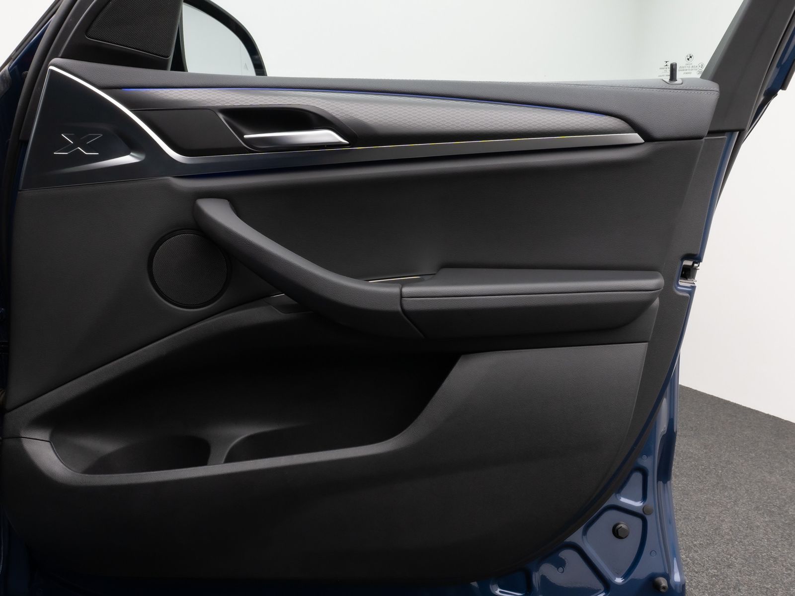 Fahrzeugabbildung BMW X3 M40d Kamera Laser HUD DAB H/K AHK Komfort 20"