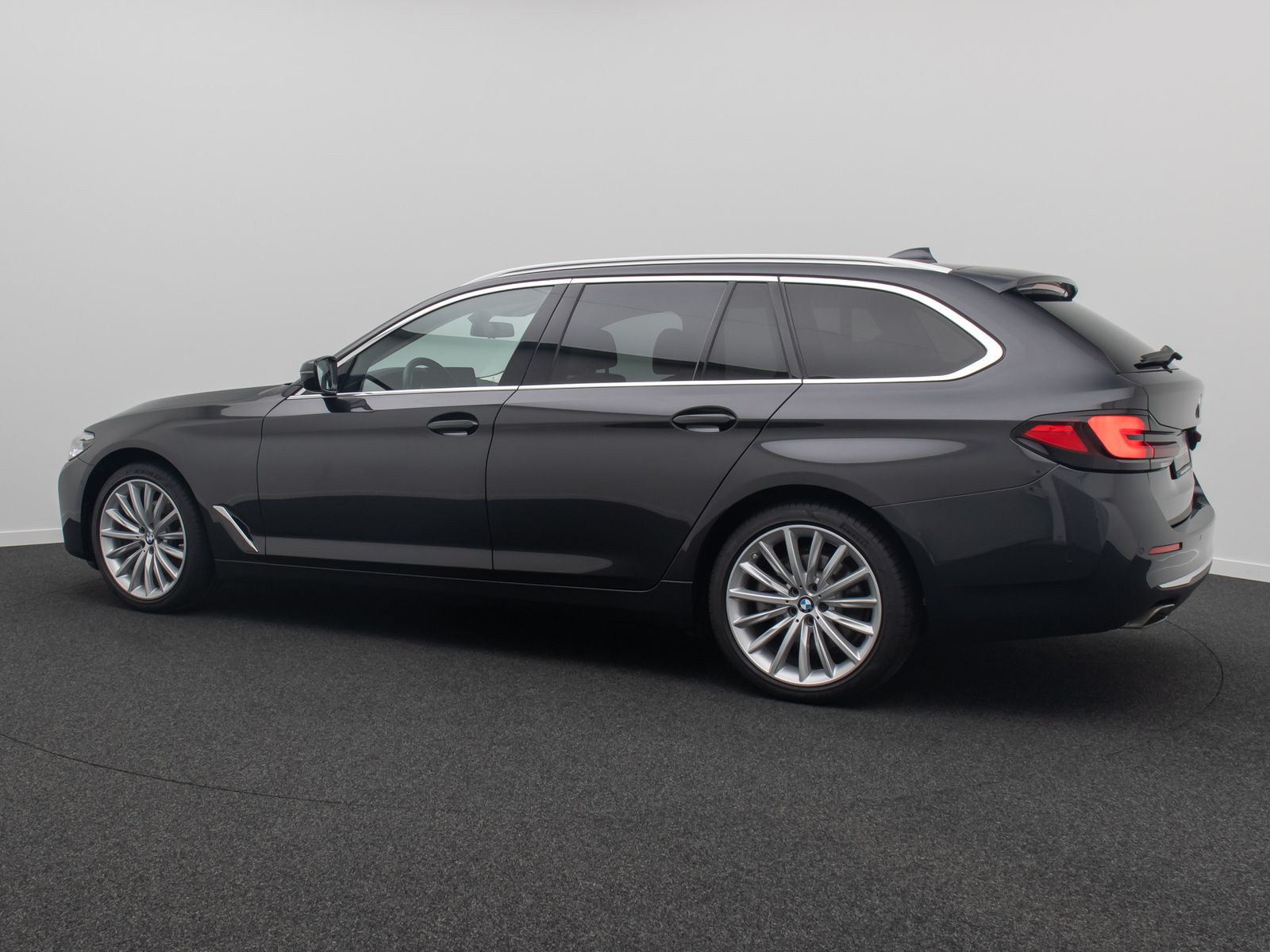 Fahrzeugabbildung BMW 520d Luxury Line Kamera DAB HiFi WLAN Alarm 19"
