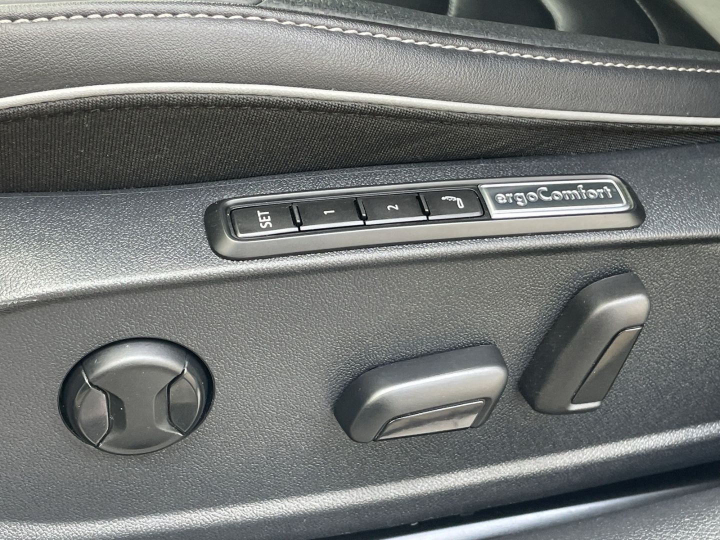 Arteon 2.0TSI DSG 4Motion R-Line Pano/AHK/Kamera