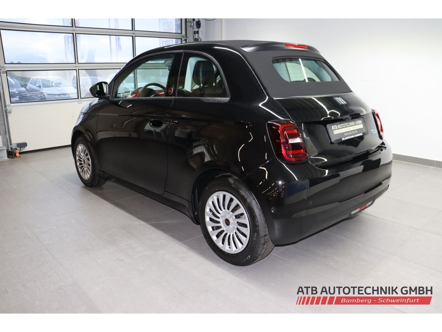 Fahrzeugabbildung Fiat 500e Cabrio 23,8 kWh RED Komfort-Paket Apple Car
