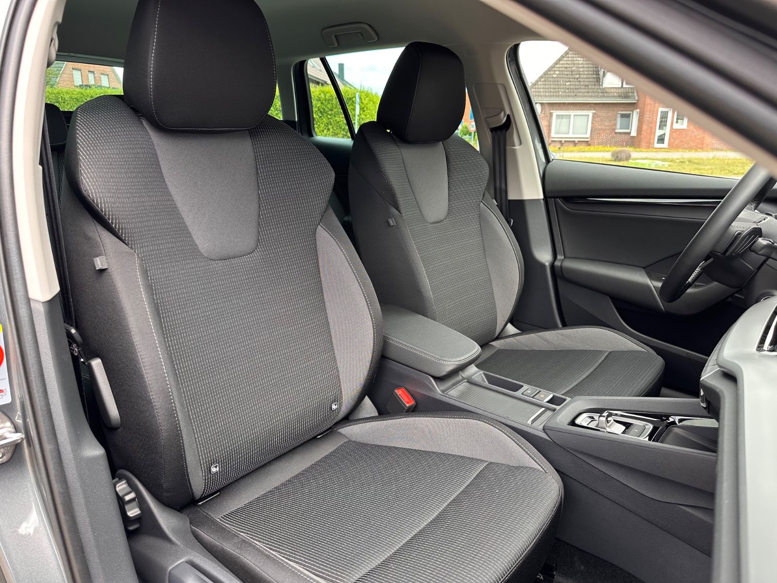 Fahrzeugabbildung SKODA Octavia Combi 1.5 TSI Selection DSG LED/ACC/APP