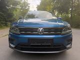 Volkswagen Tiguan Highline 4Motion Pano orig.62tkm - Volkswagen Tiguan: Blau