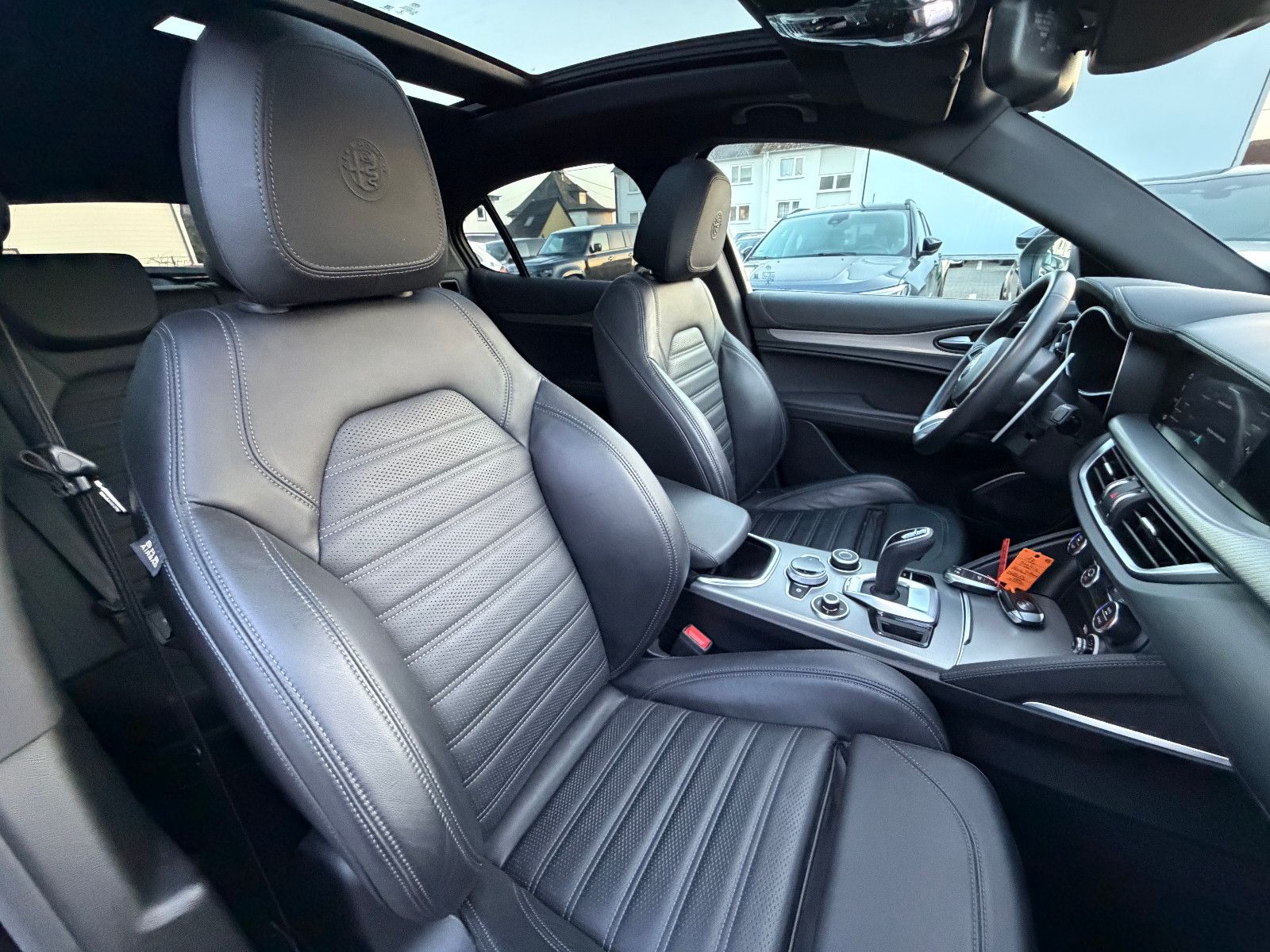 Fahrzeugabbildung Alfa Romeo Stelvio Veloce Q4/PANORAMA/H&K-SOUND/21''ZOLL