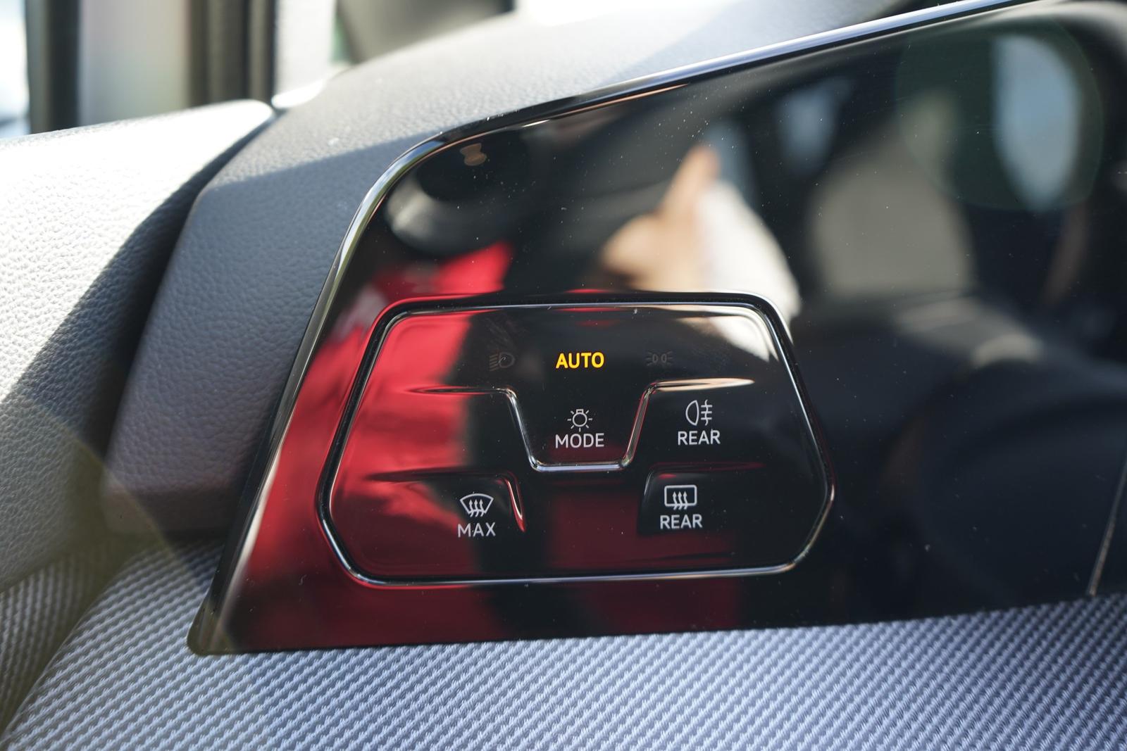 Volkswagen Golf VIII Variant 1.5 eTSI R-Line DSG LED Kamera, миниатюра 22