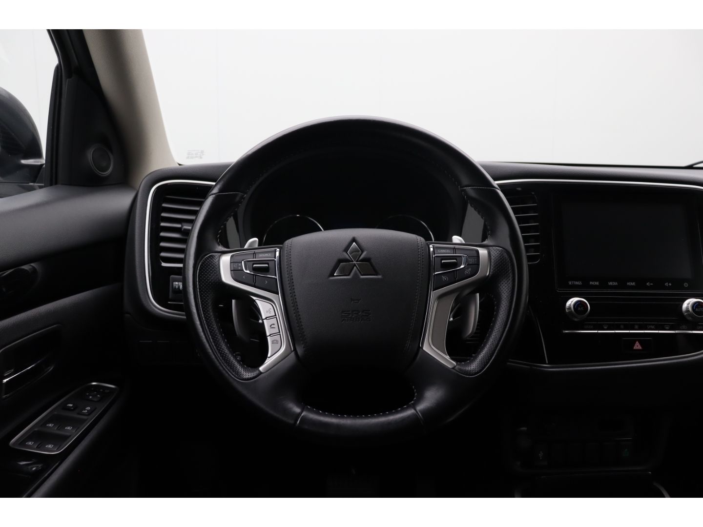 Fahrzeugabbildung Mitsubishi Plug-in Hybrid Outlander PHEV Basis 4WD Tempomat