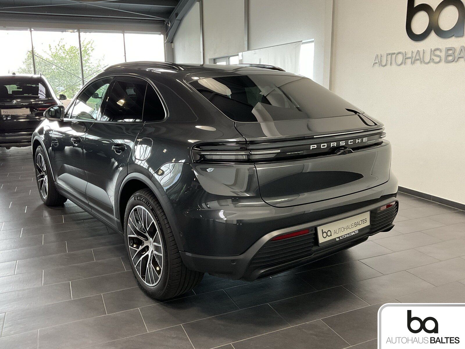 Porsche Macan Pano Luft AHK Abstand View 20 Servo Plus foto 4