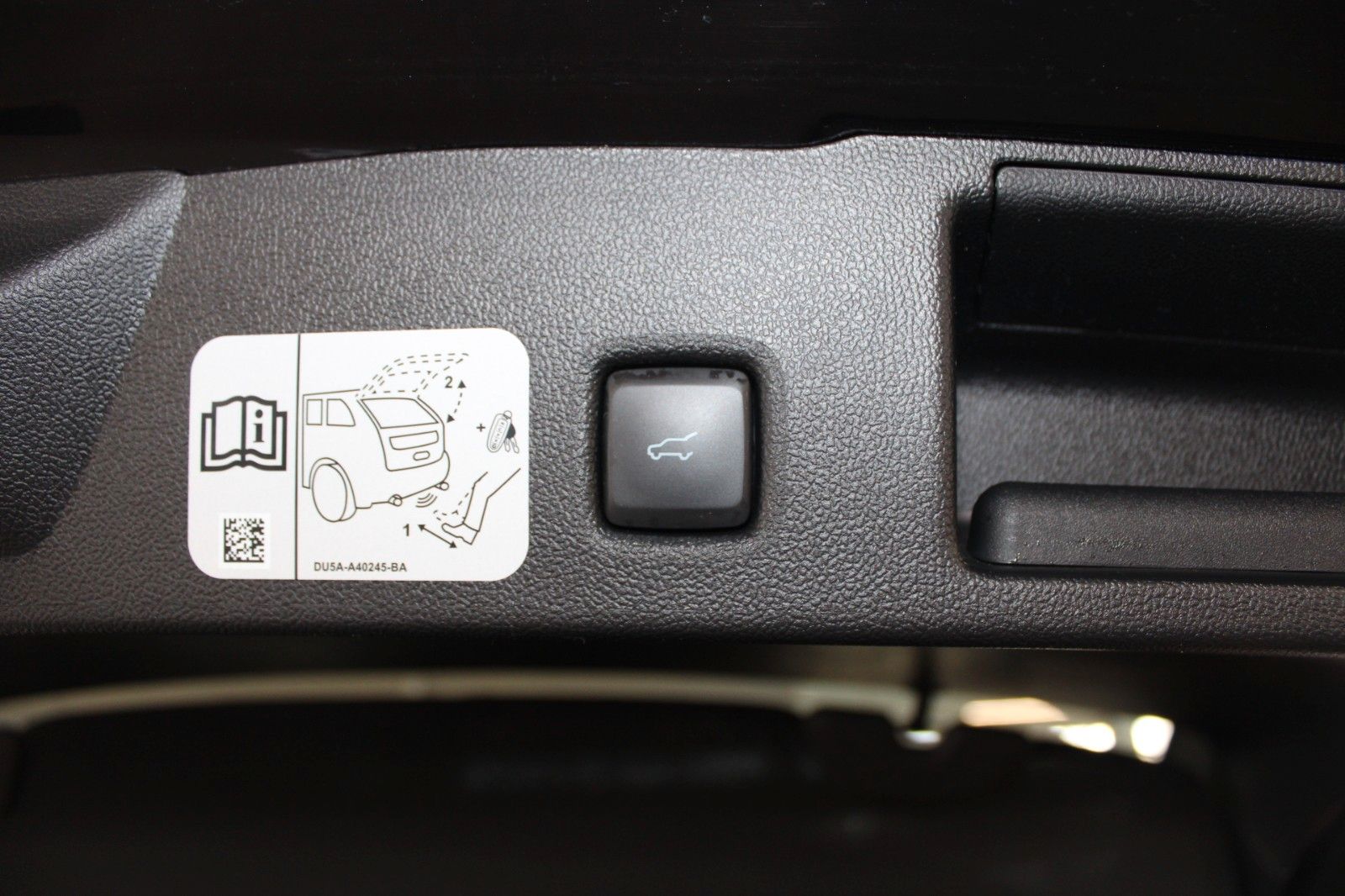 Fahrzeugabbildung Ford Kuga PHEV Titanium X AHK LED HUD 2xCam WinterP.