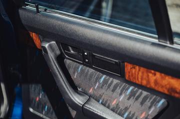 صورة مصغرة 34 لـ 1992 BMW M5
