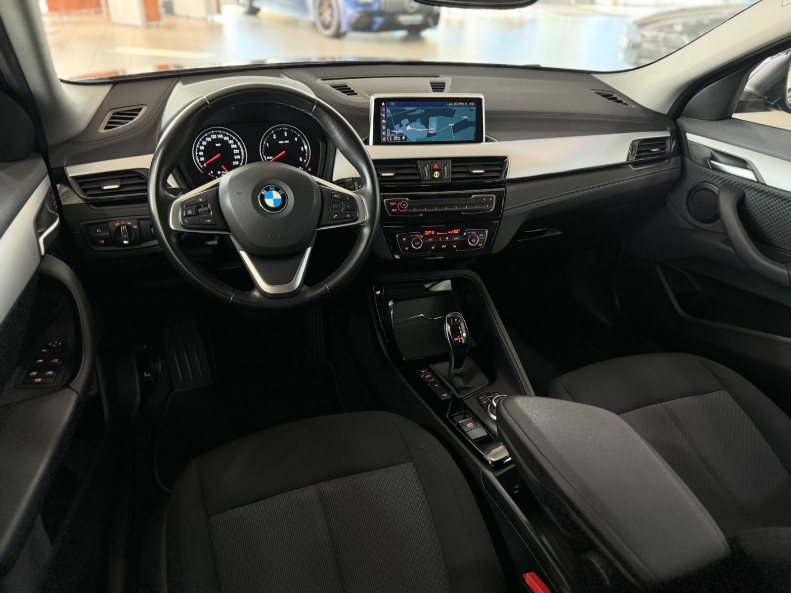 Fahrzeugabbildung BMW X2 xDrive20d Kamera LED GeschwindigReg ParkAssis