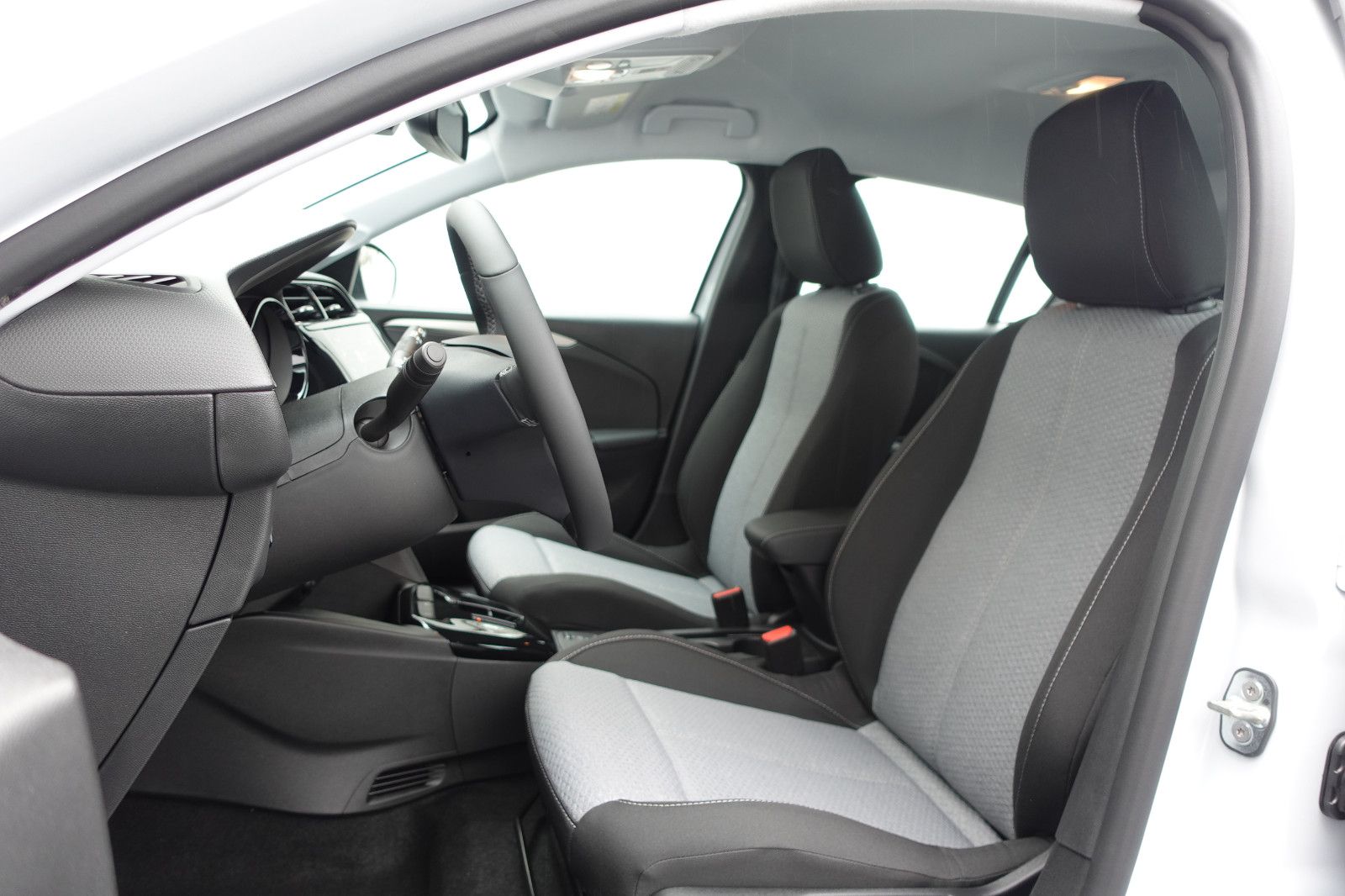 Fahrzeugabbildung Opel Corsa Hybrid Edition Sitzh.,Allwetter,LED,PDC