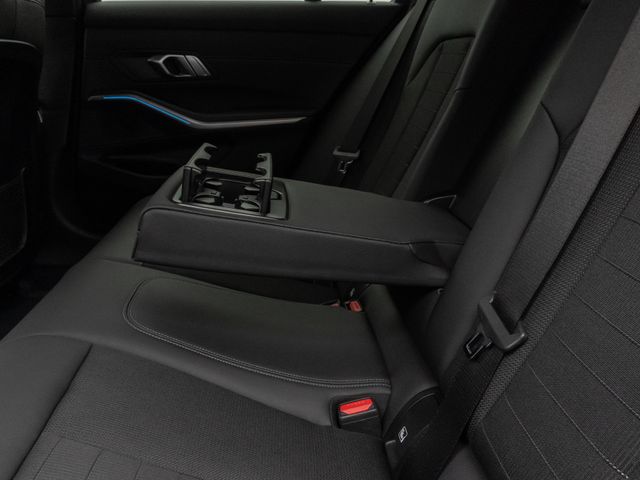 Foto Nummer 28: BMW 330i