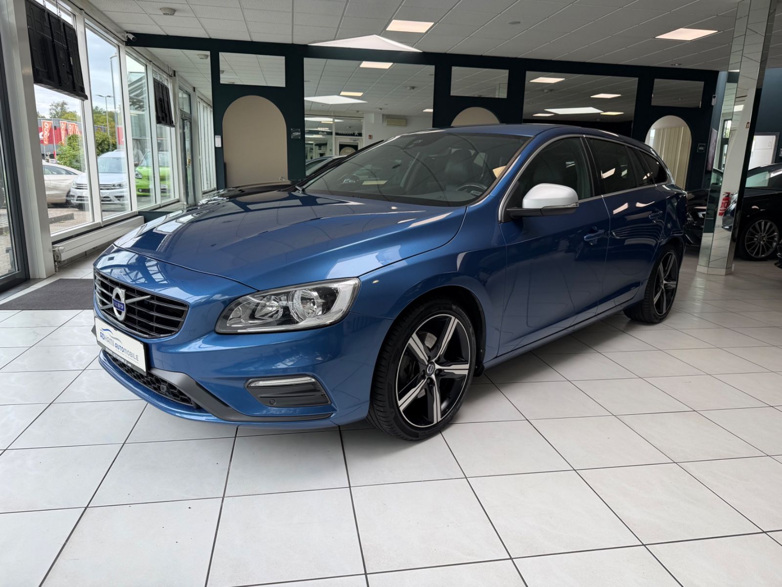 Volvo V60 D4 R Design Automatik NAVI SHZ PDC 18 ZOLL