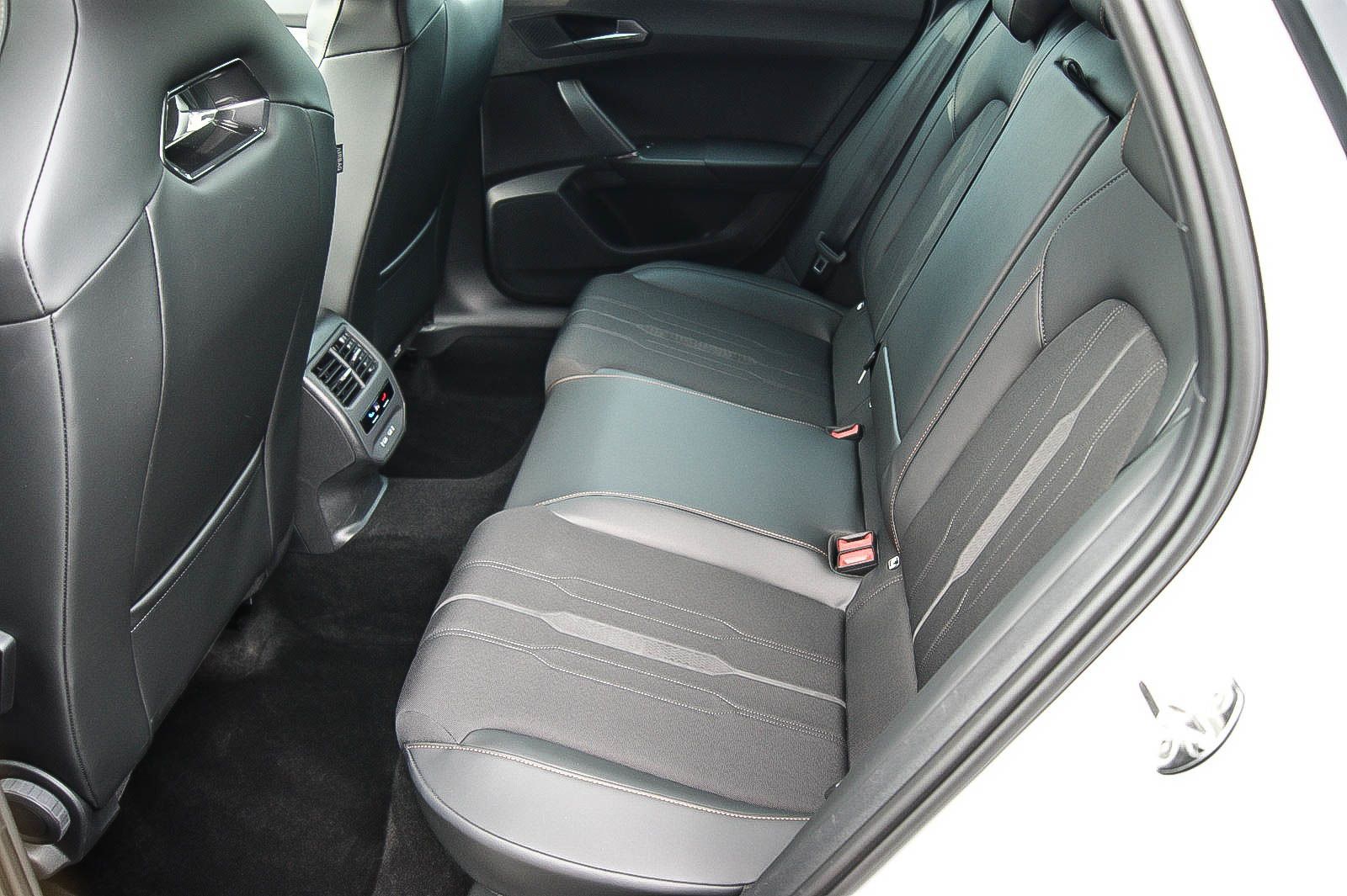 Fahrzeugabbildung CUPRA Leon Sportstourer e-HYBRID VIRTUAL ACC XL 1HAND