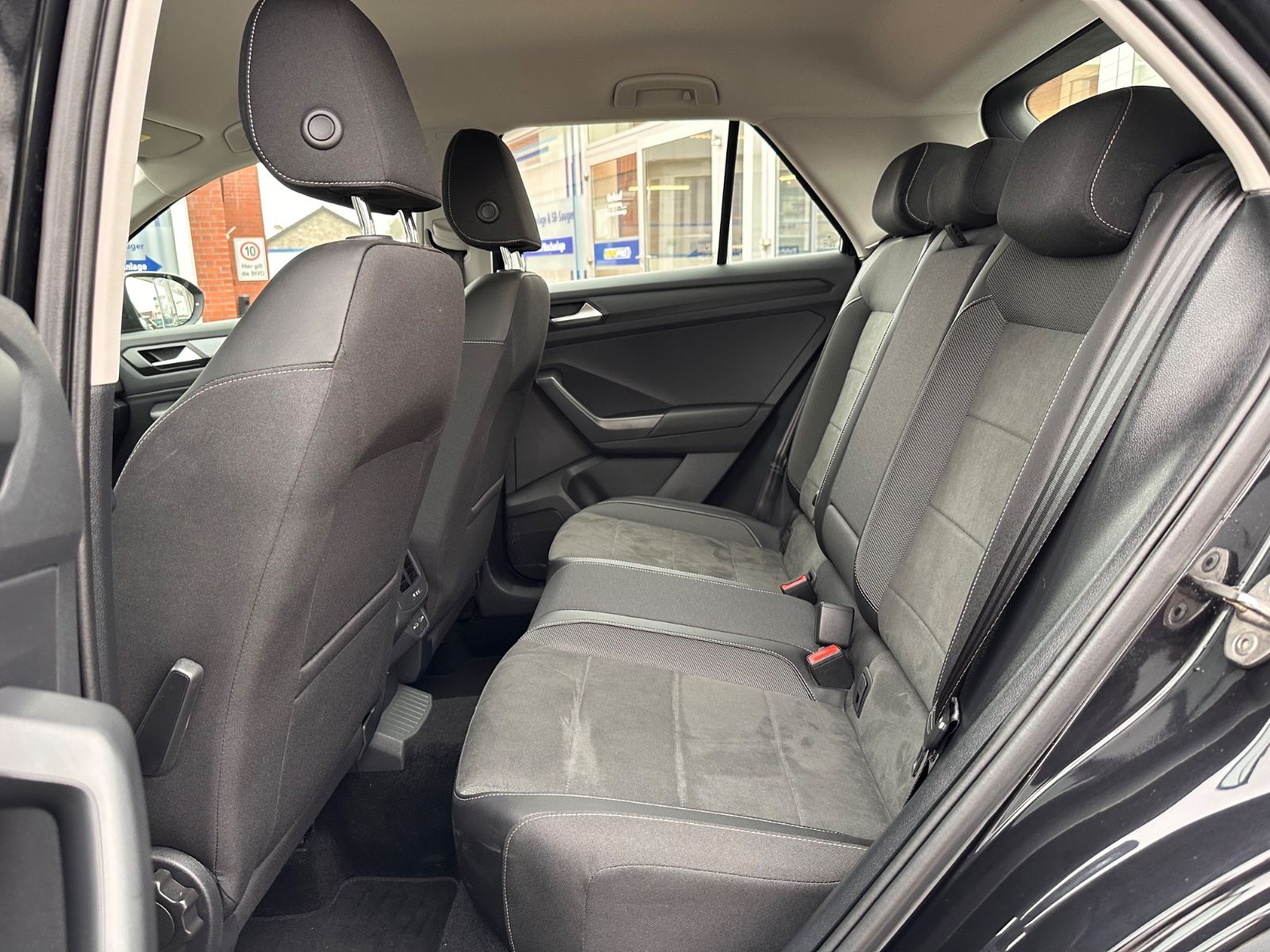 Fahrzeugabbildung Volkswagen T-Roc 1.5 TSI Style DSG AHK/ACC/LED/APP/SHZG/GJR