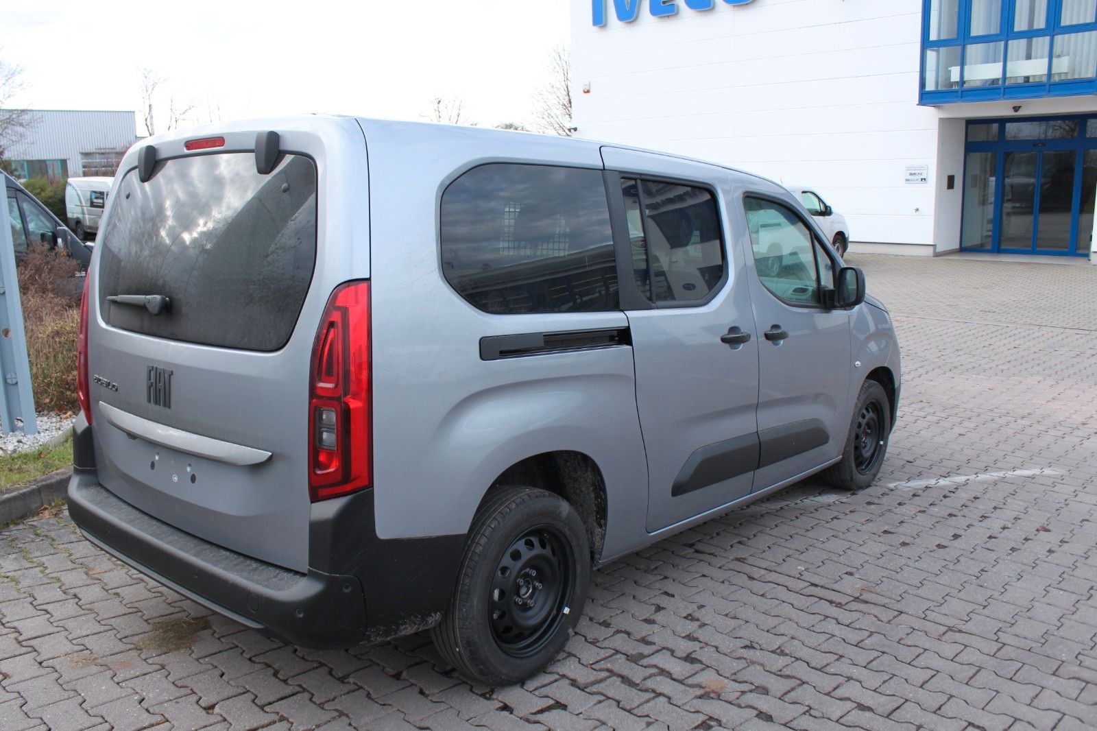 Fahrzeugabbildung Fiat Doblò Kombi 130PS Automatik 2x Schiebetür