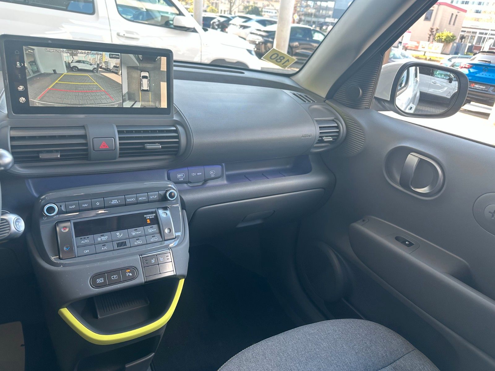 Fahrzeugabbildung Hyundai INSTER Cross 49kWh  Navi/SHZ/Effizienz-Paket!