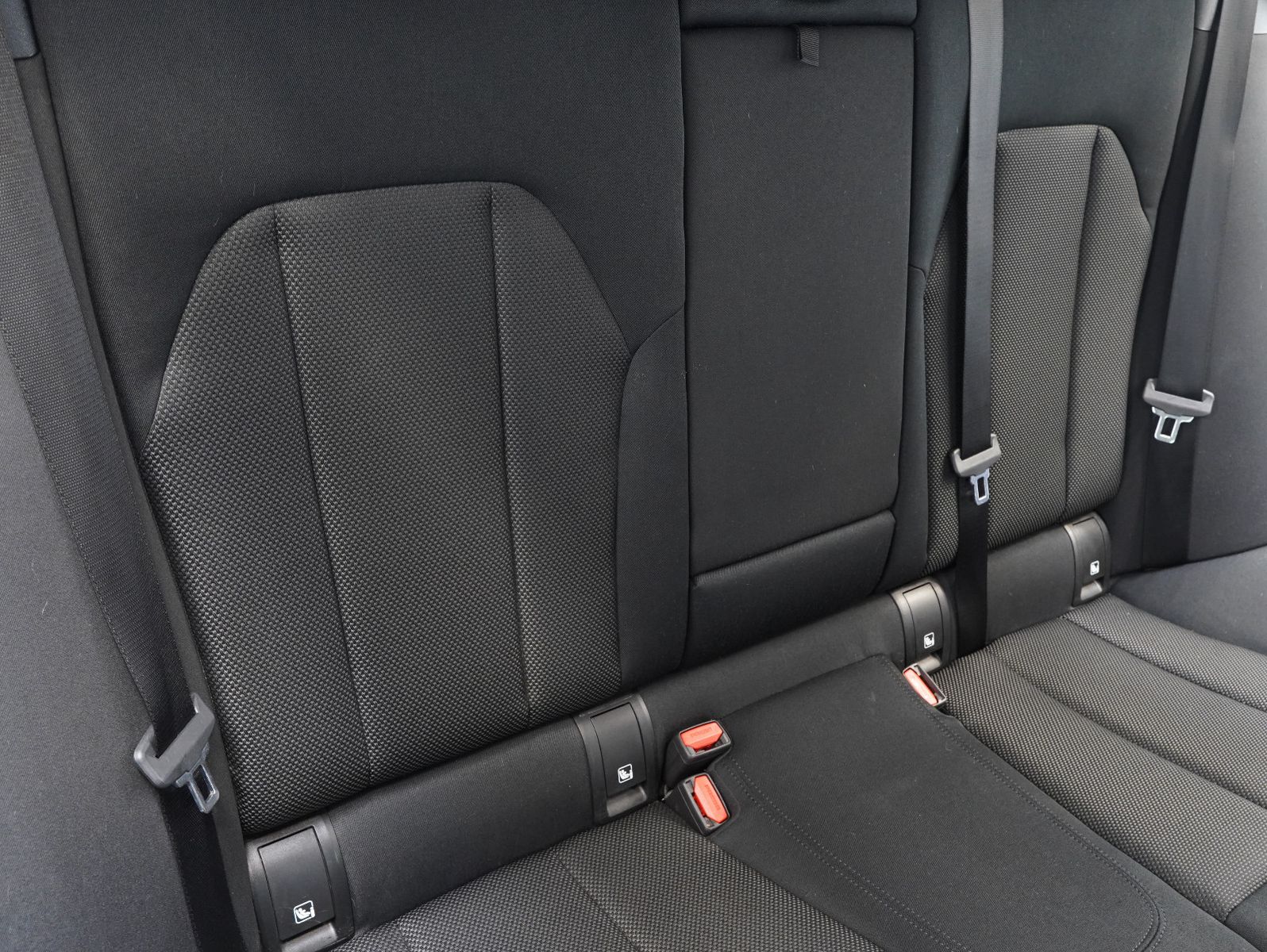 Fahrzeugabbildung BMW 320 d xDrive Touring LCI/CURVED/AHK