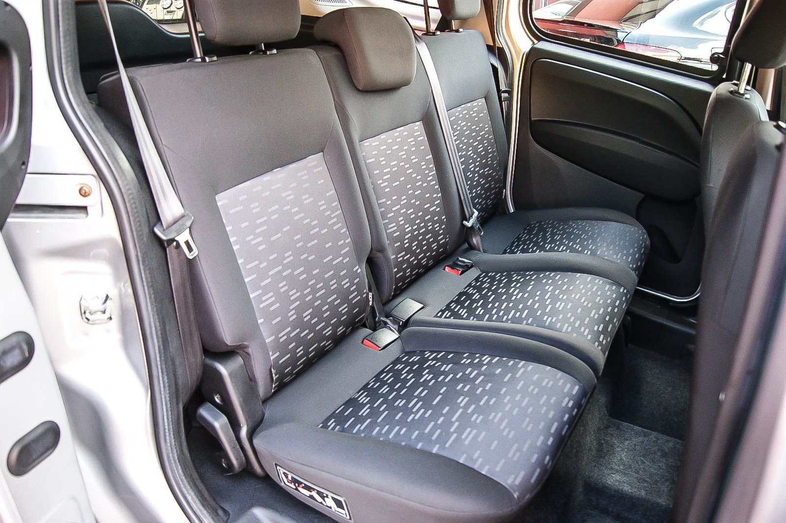Fahrzeugabbildung Opel Combo D Selection L1H1 5-SITZE SCHIEBETÜREN 1.HD
