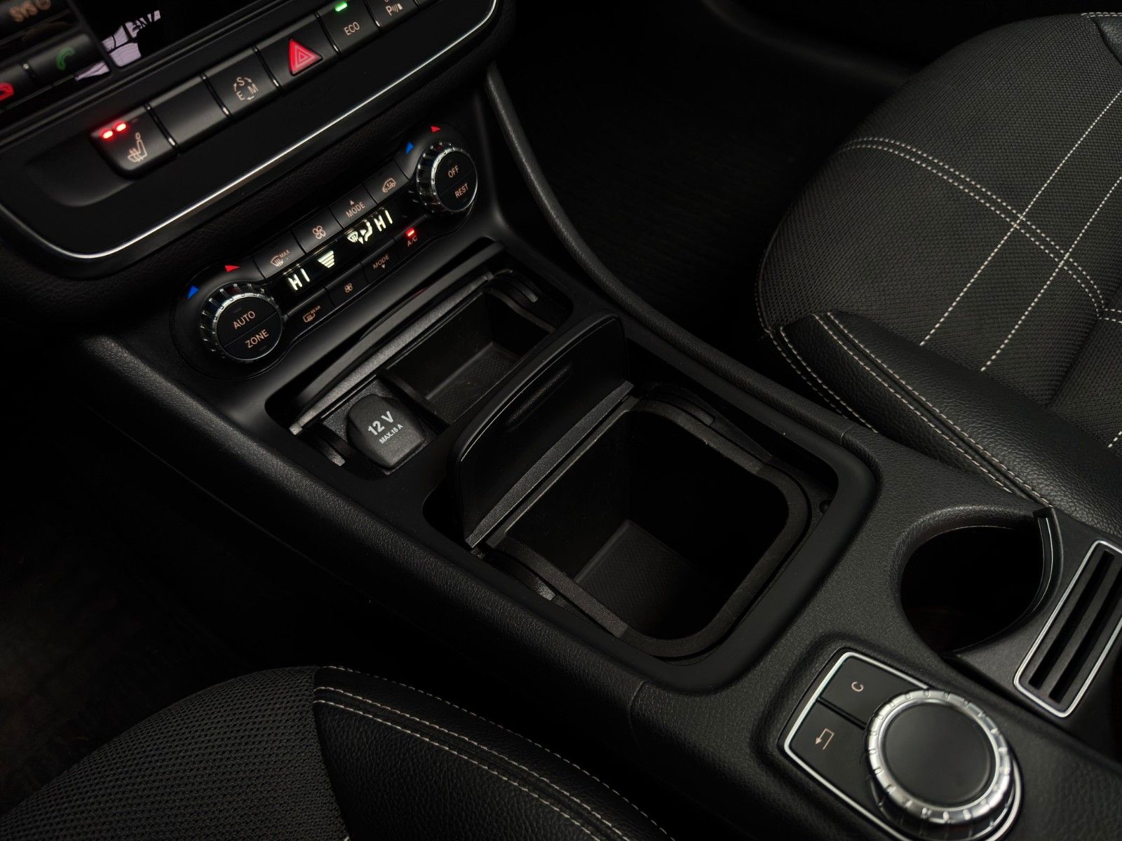 Fahrzeugabbildung Mercedes-Benz CLA 180 *Pano*Automatik*Bi-Xen*Navi*Sitzheizung