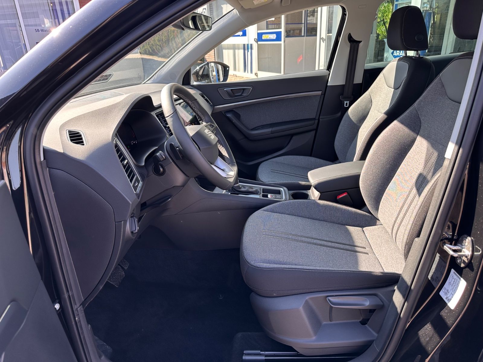 Fahrzeugabbildung SEAT Ateca 1.5 TSI Style DSG AHK/Navi/ACC/LED/SHZ/APP