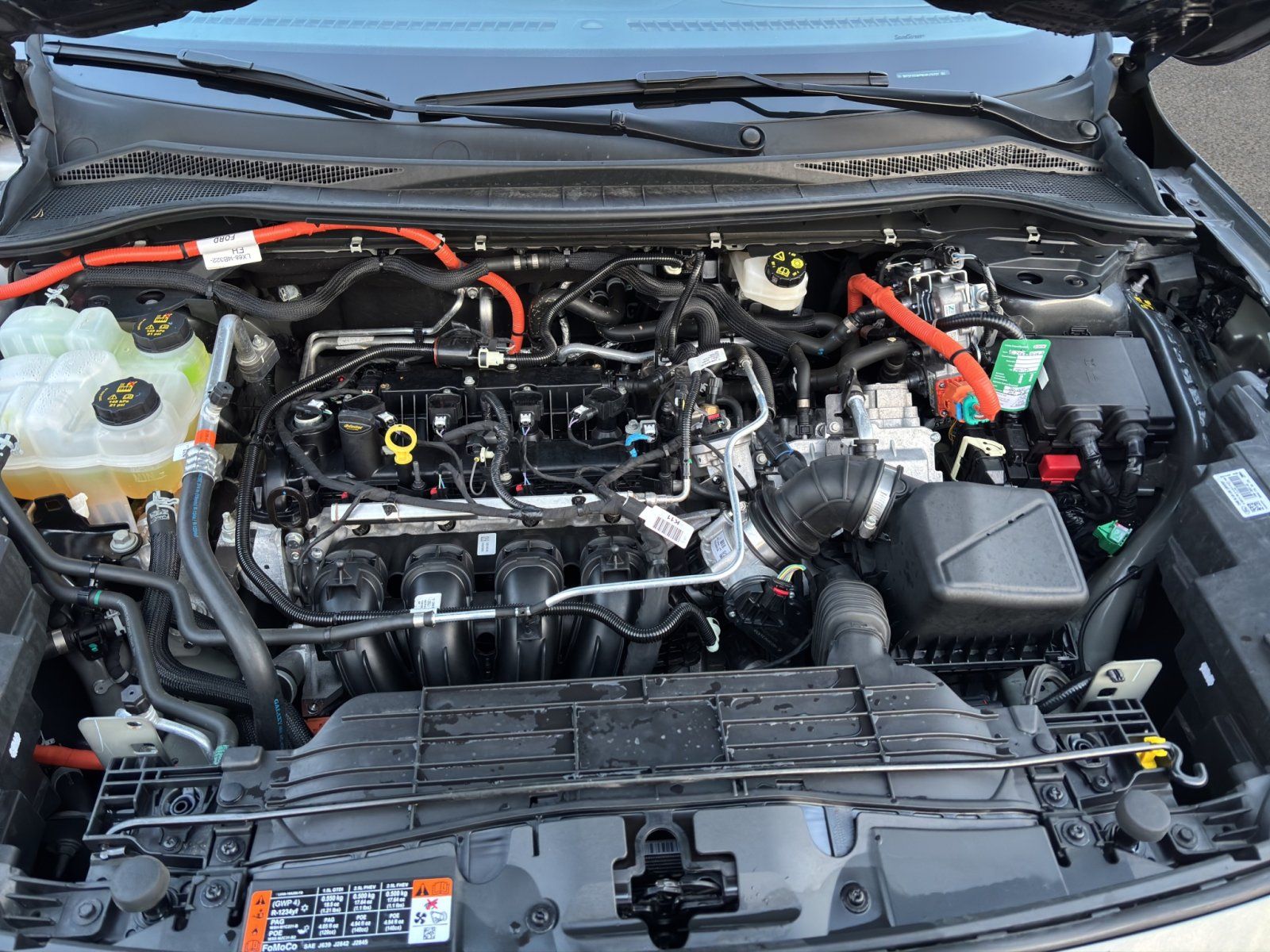 Fahrzeugabbildung Ford Kuga Hybrid ST-Line X #Winterpaket