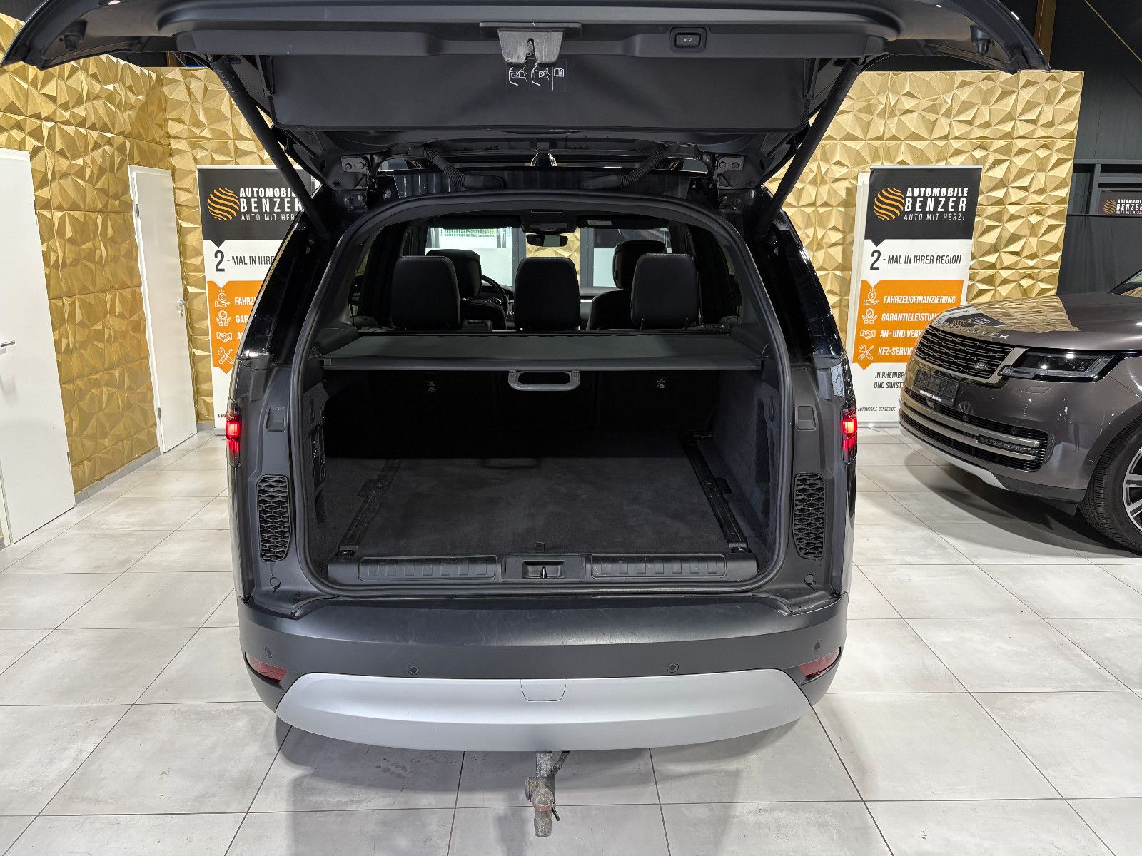 Fahrzeugabbildung Land Rover Discovery 5 SE D250 AWD/PANO/ACC/360°/APPLE/AHK/