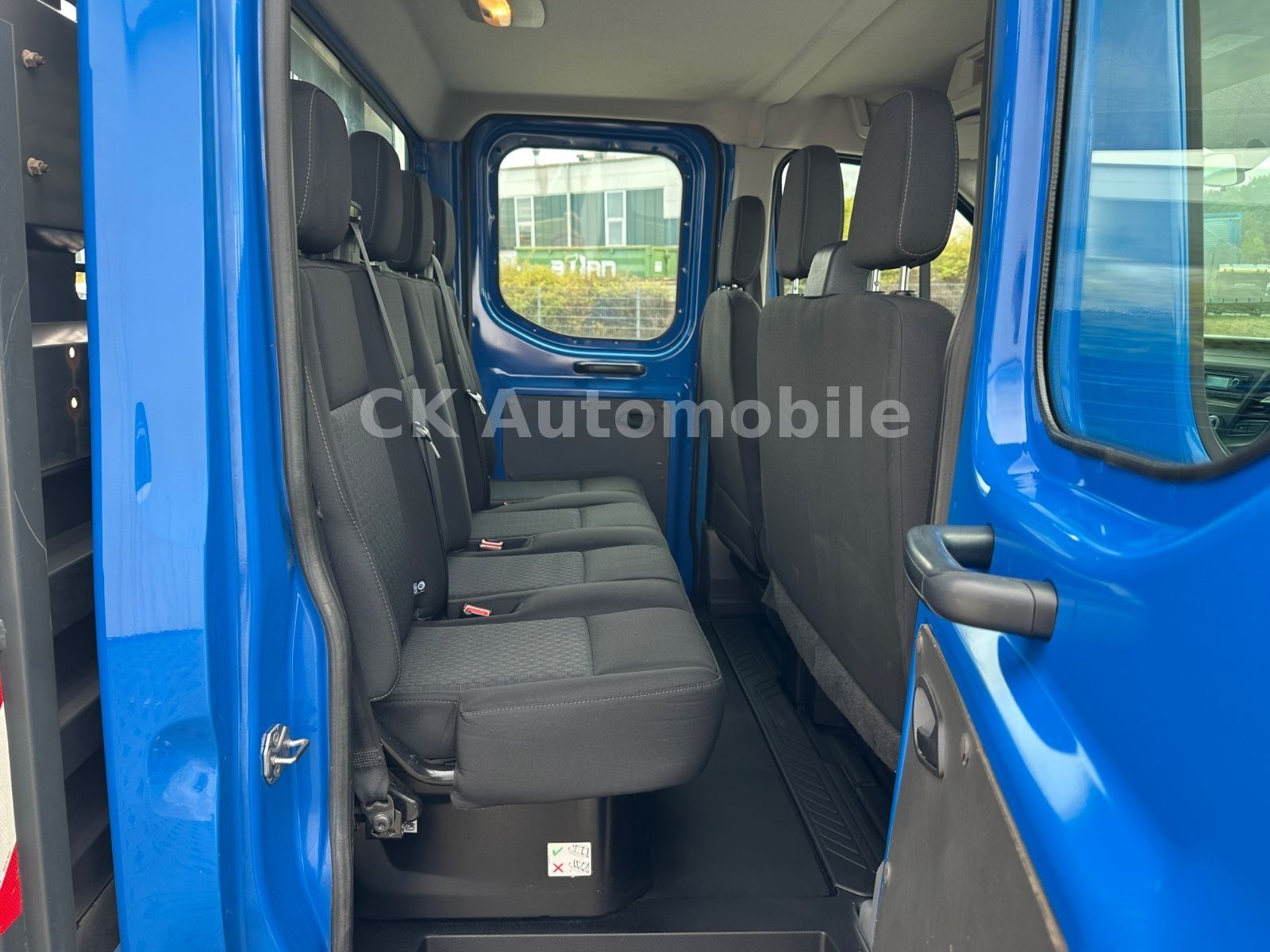 Fahrzeugabbildung Ford Transit Pritsche 350 L3 DoKa Trend/7 Sitze/AHK
