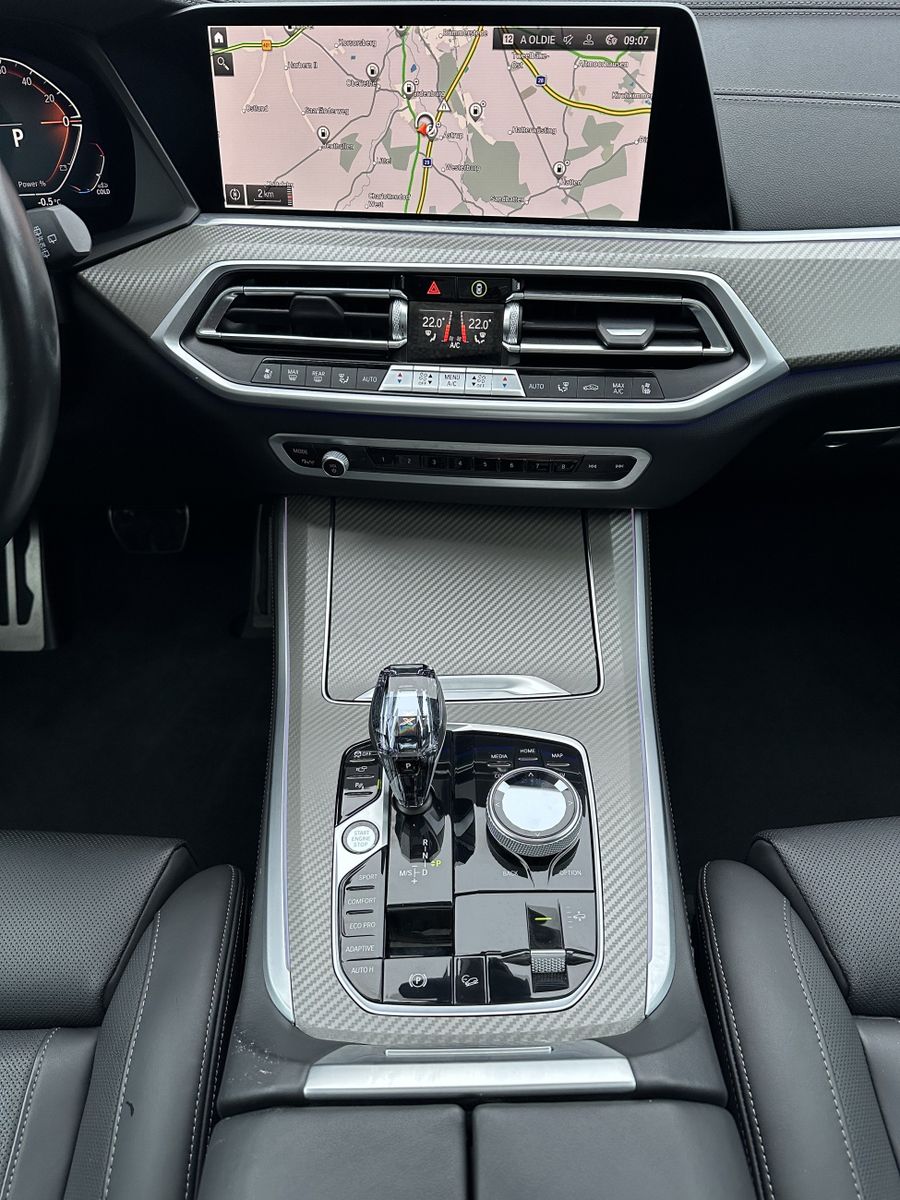 Fahrzeugabbildung BMW X5 xDrive30d M-Sport NAV+LED+PANO+360°+HEAD-UP