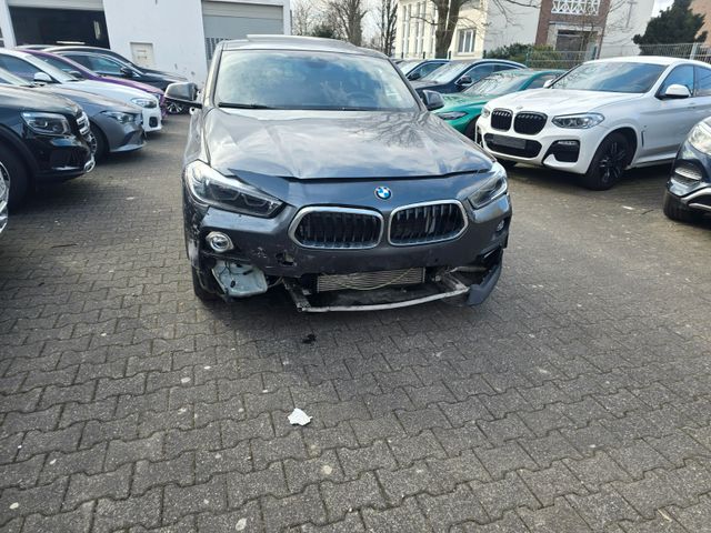 BMW X2 sDrive18 i Automatik Panorama-Dach Kamera LED