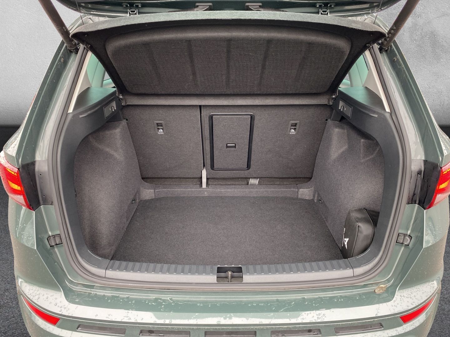 Fahrzeugabbildung CUPRA Ateca Basis AHK-klappbar Navi Digitales Cockpit