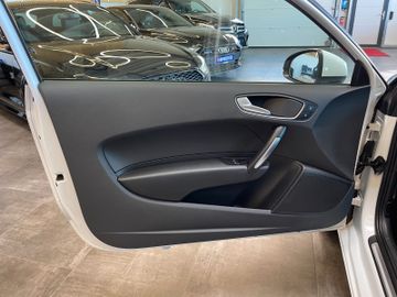 Audi A1 ambition *NAVI*PDC*SZHZ*KLIMA*SPORTFAHRWERK*
