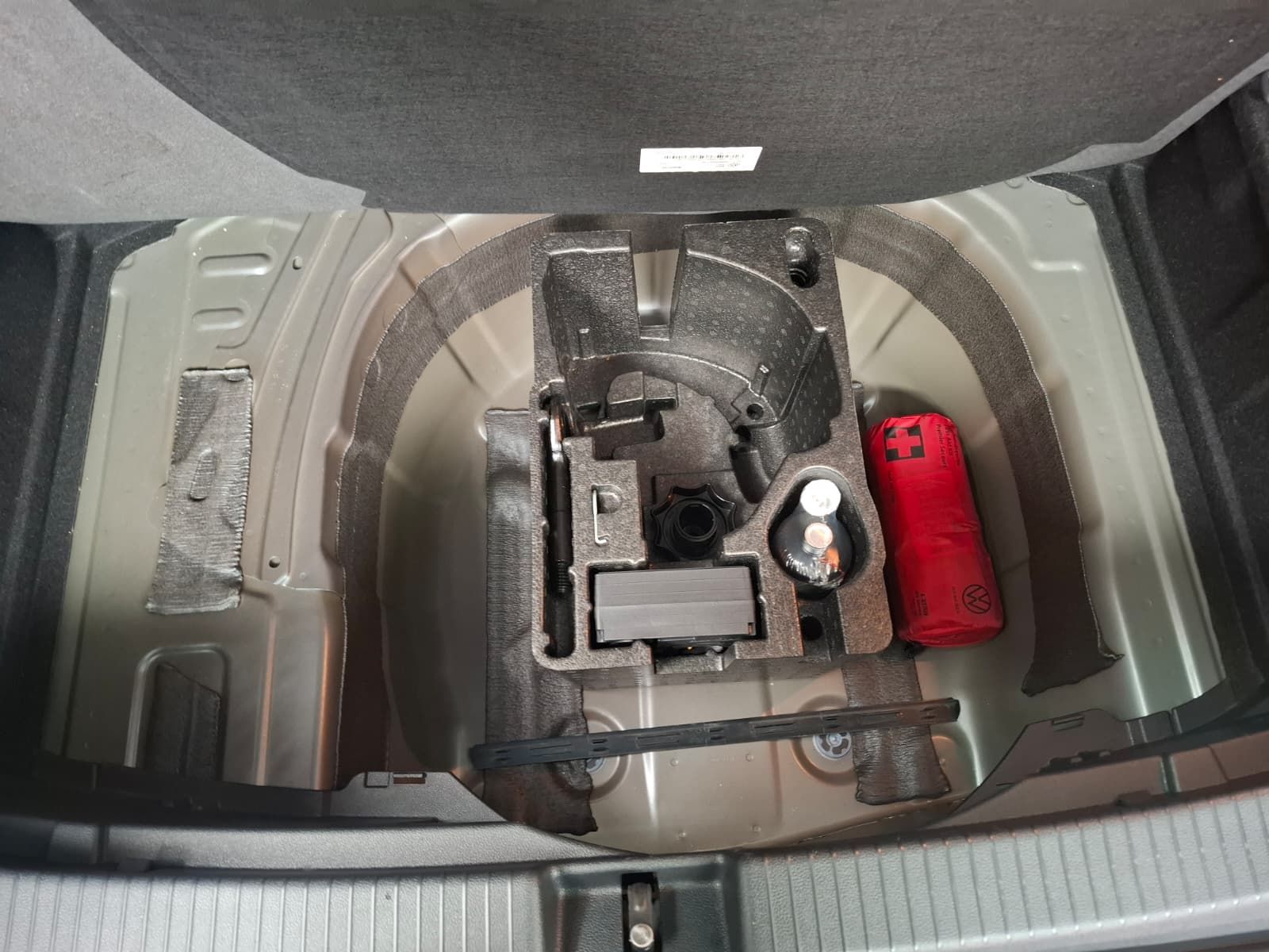 Fahrzeugabbildung Volkswagen T-Cross 1.0 TSI 5-Gang +LED +FrontAss. +LaneAss.