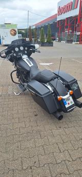 Harley-Davidson FLHX Streed Glide - Harley-Davidson Motorräder in Duisburg