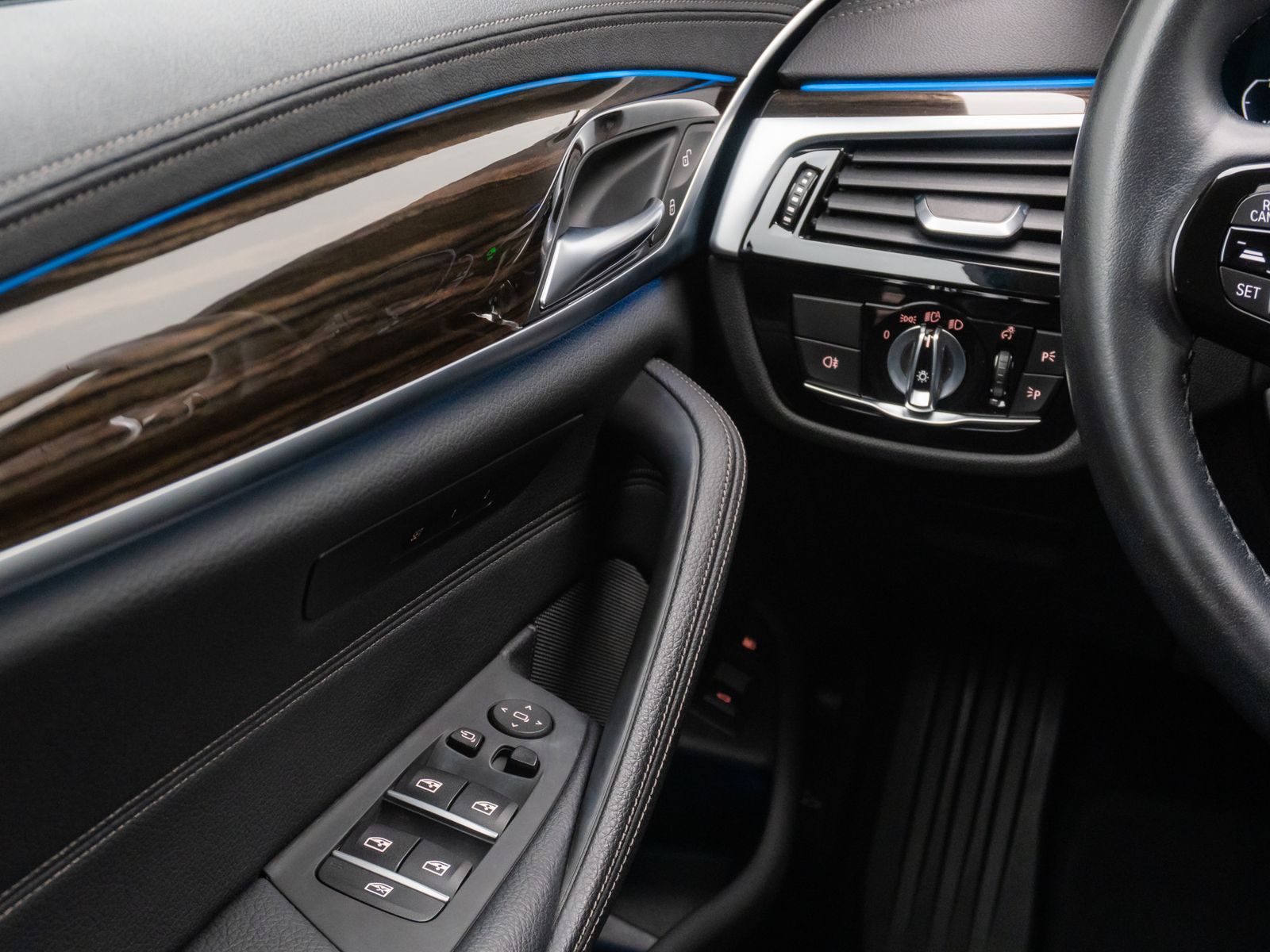 Fahrzeugabbildung BMW 530e xD Luxury Line Kamera DAB Laser HUD Belüft