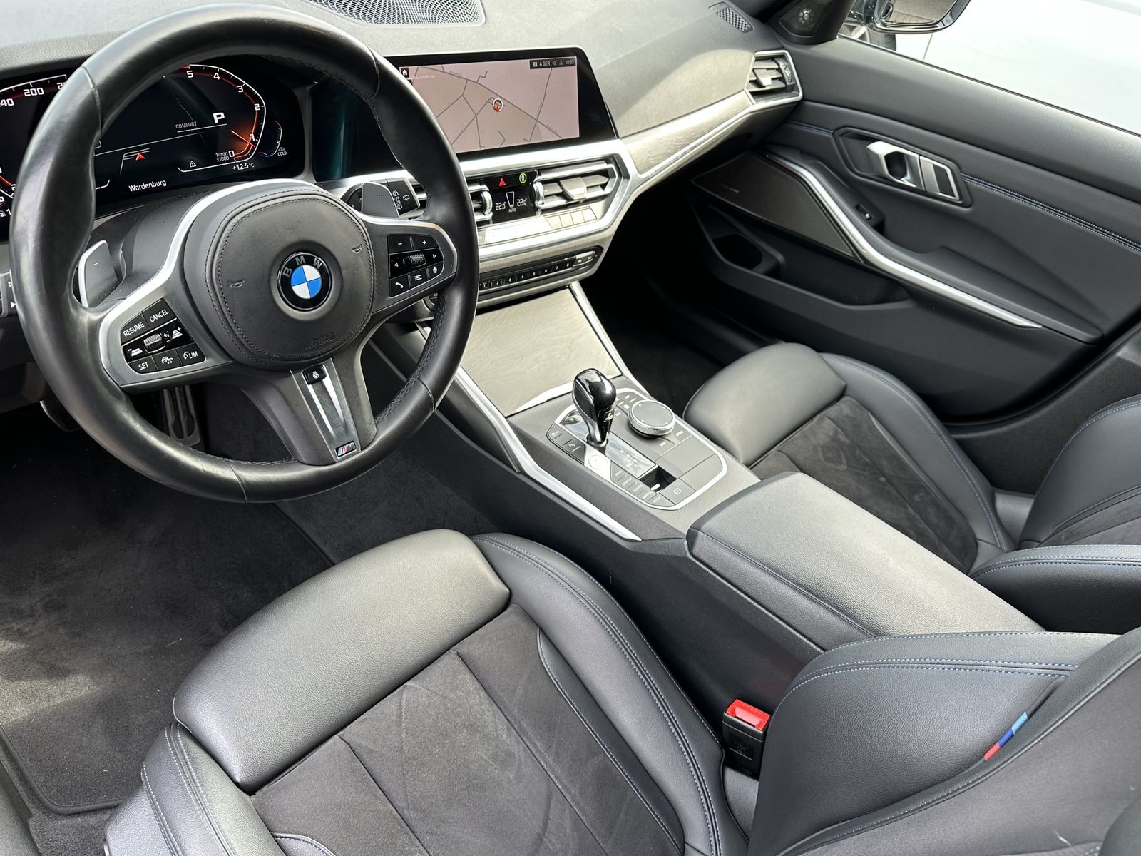 Fahrzeugabbildung BMW M340d Touring xDrive NAV+LASER+ACC+AHK+H&K+KAM