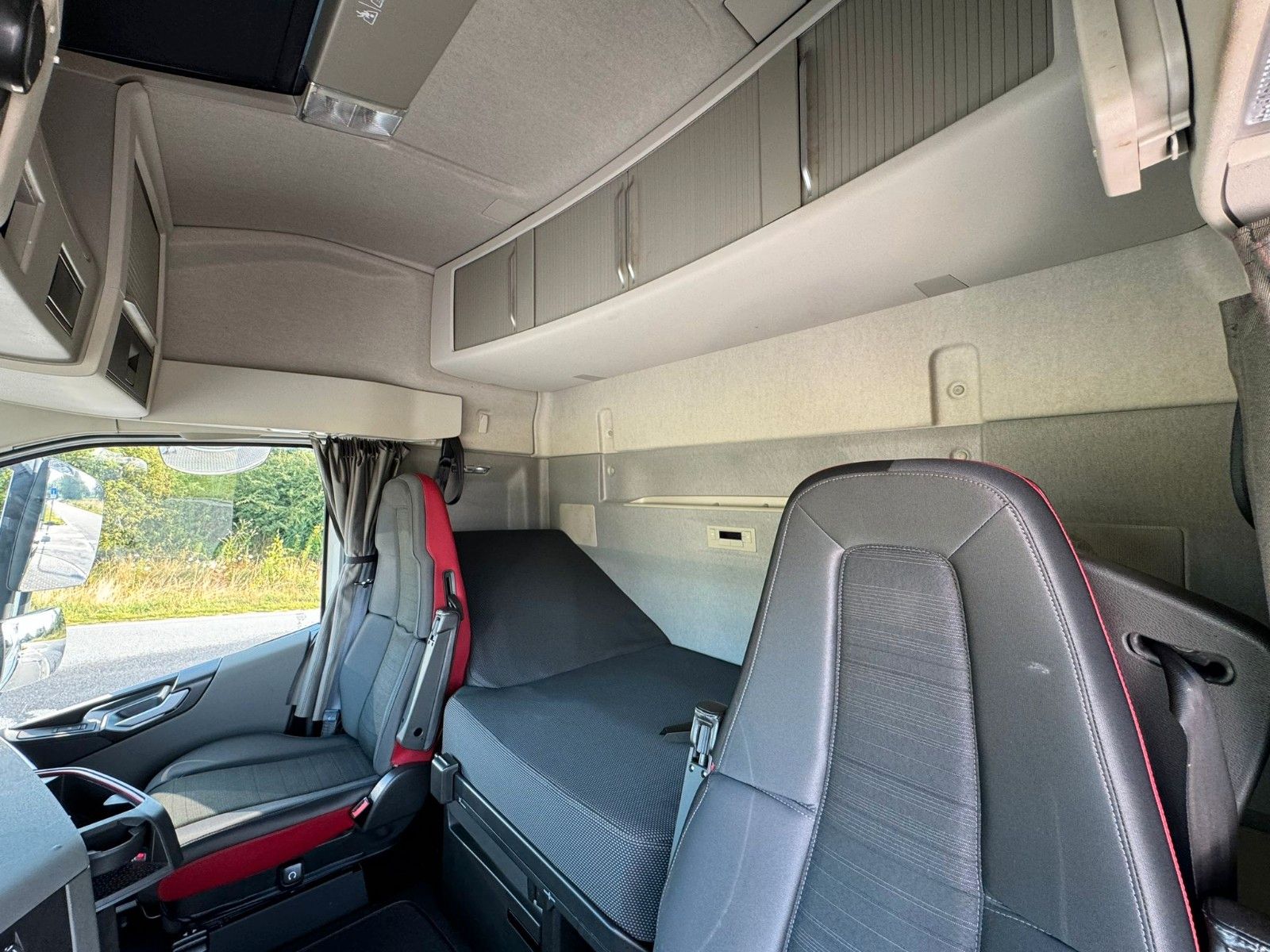 Fahrzeugabbildung Volvo FH 540 8x4 EU6 Retarder Lenk/Lift KESLA LK 9,4m