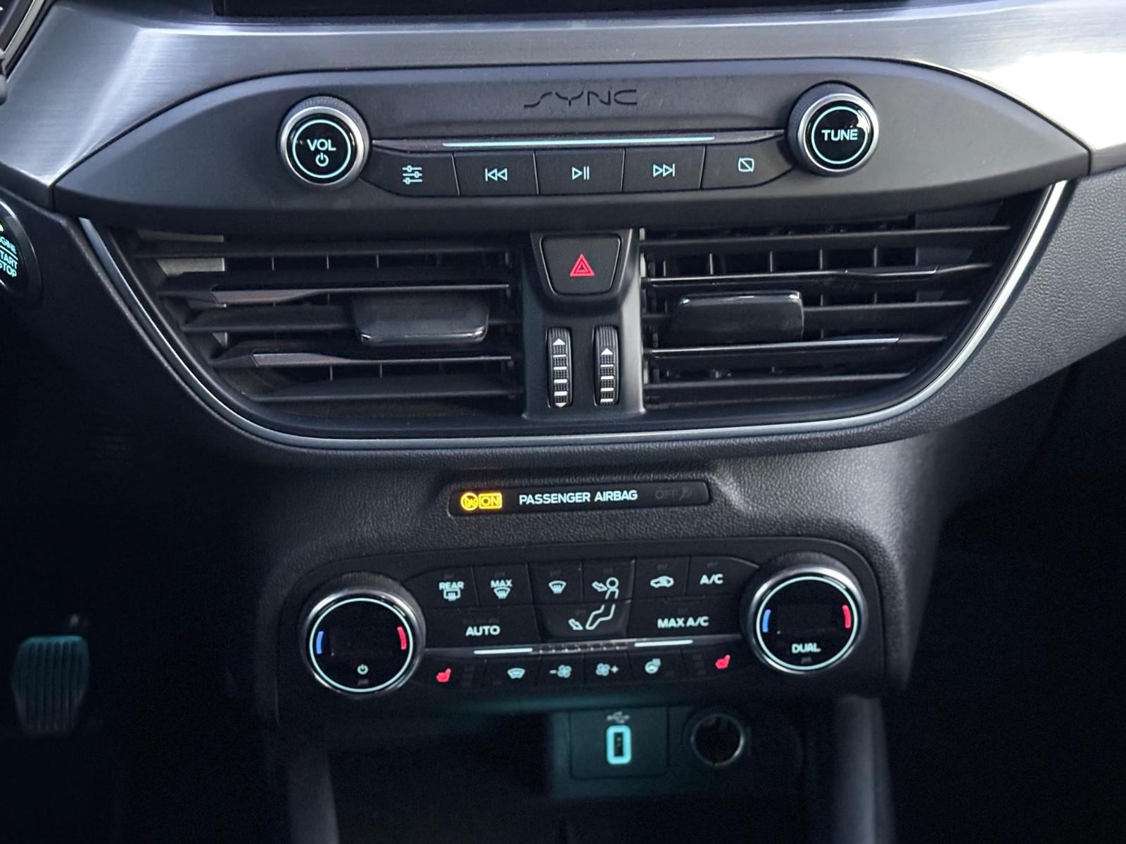 Ford Focus Turn. *Titanium*1.Hand*AHK*TÜV NEU!!