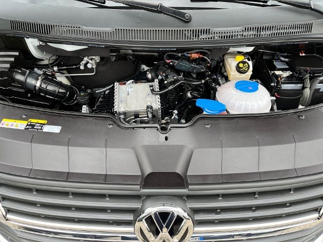 Fahrzeugabbildung Volkswagen T6.1 Transporter Kombi 2.0 TDI 8 SITZE LED PDC M